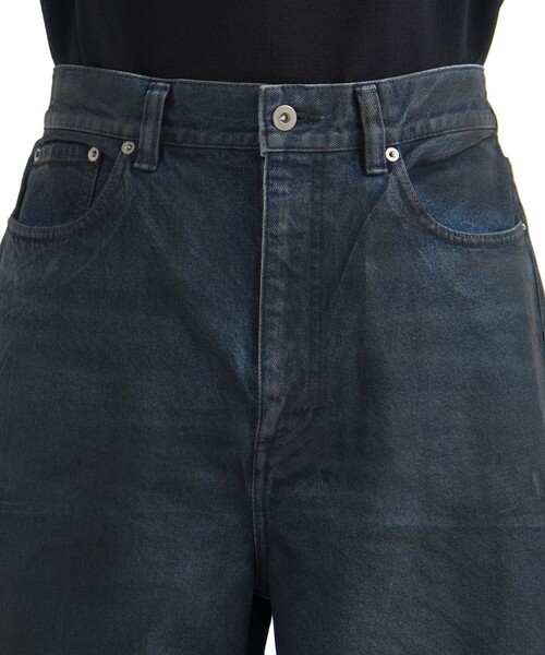 UNITED TOKYO(ユナイテッドトウキョウ)の「【残りわずか】コーティングデニムバレルパンツ(デニムパンツ・メンズ・ブラック/ブラウン・1/2)」の3枚目の写真