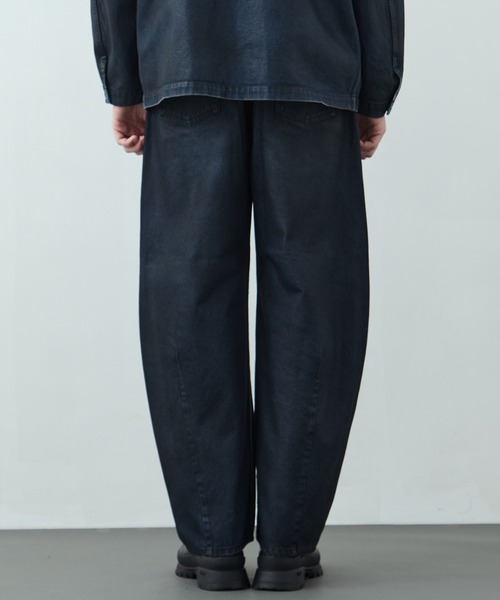 UNITED TOKYO(ユナイテッドトウキョウ)の「【残りわずか】コーティングデニムバレルパンツ(デニムパンツ・メンズ・ブラック/ブラウン・1/2)」の14枚目の写真