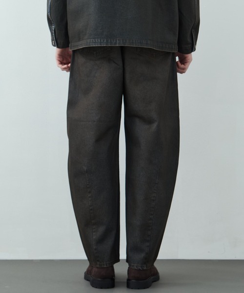 UNITED TOKYO(ユナイテッドトウキョウ)の「【残りわずか】コーティングデニムバレルパンツ(デニムパンツ・メンズ・ブラック/ブラウン・1/2)」の18枚目の写真