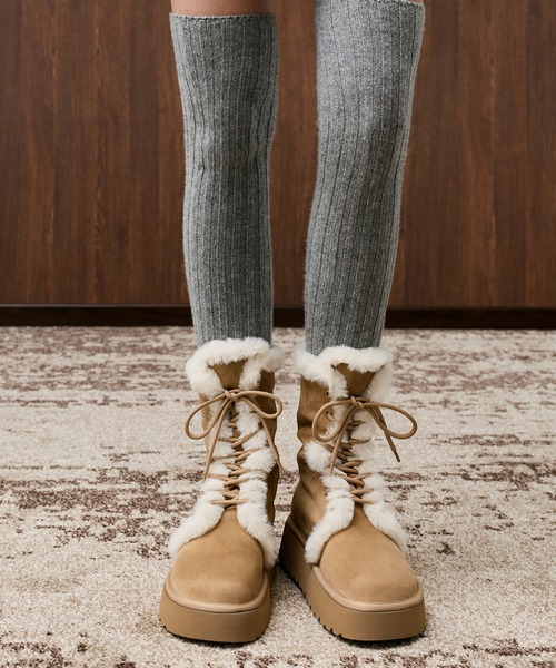 CHARLES & KEITH(チャールズ & キース)の「フォールドオーバー プラットフォームブーツ(ブーツ・レディース・ブラック系その他2/サンドベージュ・23cm/23.5cm/24.5cm/25cm/25.5cm/22.5cm)」の2枚目の写真