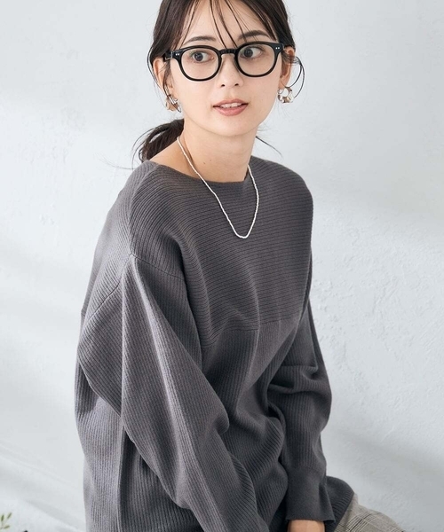 a.v.v(アーヴェヴェ)の「【洗える】切替ボートネックチュニックニット(ニット/セーター・レディース・ブラック/ブルー/チャコールグレー/マスタード/レッド/ライトグレー・38/40/36/34/42)」の3枚目の写真
