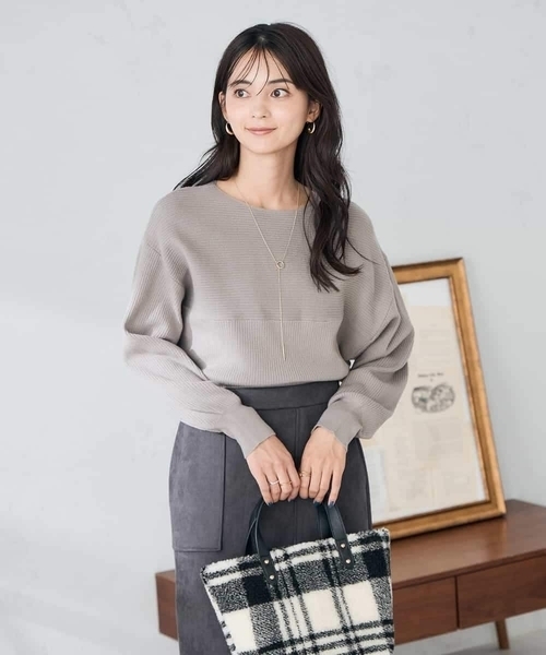 a.v.v(アーヴェヴェ)の「【洗える】切替ボートネックチュニックニット(ニット/セーター・レディース・ブラック/ブルー/チャコールグレー/マスタード/レッド/ライトグレー・38/40/36/34/42)」の4枚目の写真
