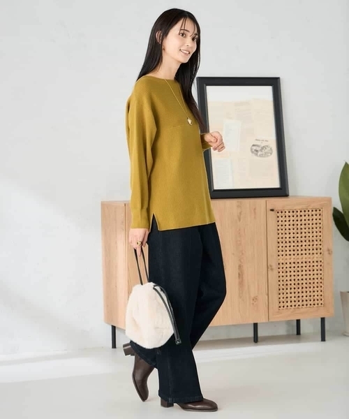 a.v.v(アーヴェヴェ)の「【洗える】切替ボートネックチュニックニット(ニット/セーター・レディース・ブラック/ブルー/チャコールグレー/マスタード/レッド/ライトグレー・38/40/36/34/42)」の11枚目の写真