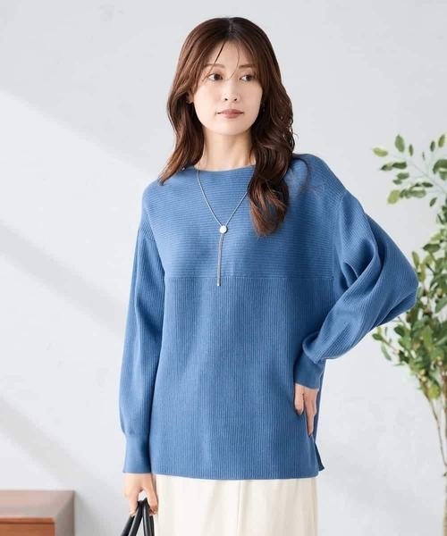 a.v.v(アーヴェヴェ)の「【洗える】切替ボートネックチュニックニット(ニット/セーター・レディース・ブラック/ブルー/チャコールグレー/マスタード/レッド/ライトグレー・38/40/36/34/42)」の14枚目の写真