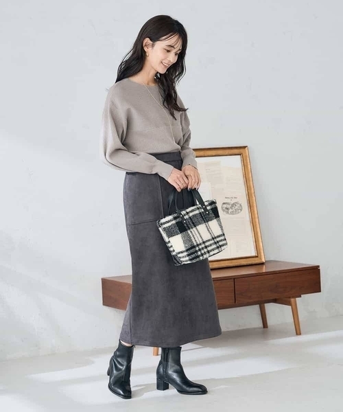 a.v.v(アーヴェヴェ)の「【洗える】切替ボートネックチュニックニット(ニット/セーター・レディース・ブラック/ブルー/チャコールグレー/マスタード/レッド/ライトグレー・38/40/36/34/42)」の22枚目の写真