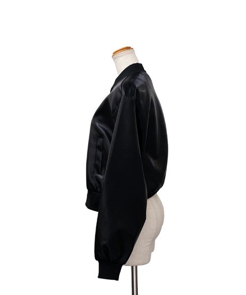 CLOTHY(クロシィ)の「【高級感あふれるツヤ感素材♪】ダブルzip ショート丈 MA-1 合皮 ジャケット(MA-1・レディース・オフホワイト/ブラック/ブラウン・FREE)」の18枚目の写真
