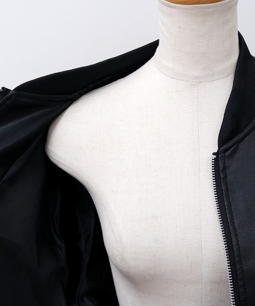CLOTHY(クロシィ)の「【高級感あふれるツヤ感素材♪】ダブルzip ショート丈 MA-1 合皮 ジャケット(MA-1・レディース・オフホワイト/ブラック/ブラウン・FREE)」の20枚目の写真
