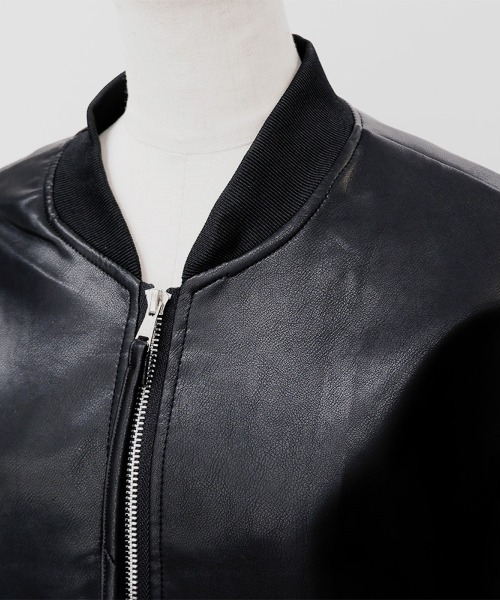 CLOTHY(クロシィ)の「【高級感あふれるツヤ感素材♪】ダブルzip ショート丈 MA-1 合皮 ジャケット(MA-1・レディース・オフホワイト/ブラック/ブラウン・FREE)」の21枚目の写真