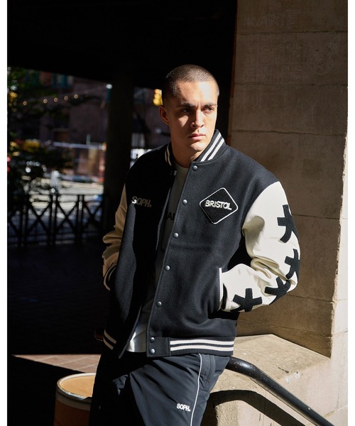 F.C.Real Bristol（エフシーレアルブリストル）の「ERIC HAZE: VARSITY JACKET（スタジャン・メンズ・ブラック・SMALL/MEDIUM/LARGE/X-LARGE/XX-LARGE）」の2枚目の写真