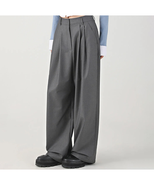 AVANDRESS(アバンドレス )の「Two-Tuck Slacks 101 GREY(スラックス・レディース・グレー・SMALL/MEDIUM/LARGE)」の1枚目の写真