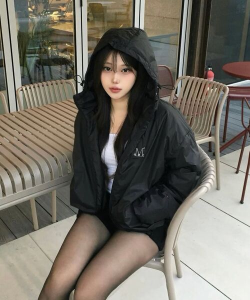 MUCENT(ムセント)の「パウエルメタルロゴ軽量ダウン男女共用(2カラー)(ダウンジャケット/コート・レディース・ブラック/グレー・FREE)」の15枚目の写真