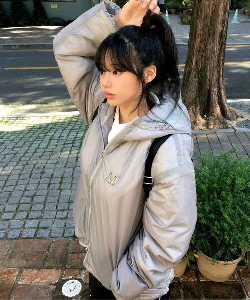 MUCENT(ムセント)の「パウエルメタルロゴ軽量ダウン男女共用(2カラー)(ダウンジャケット/コート・レディース・ブラック/グレー・FREE)」の20枚目の写真