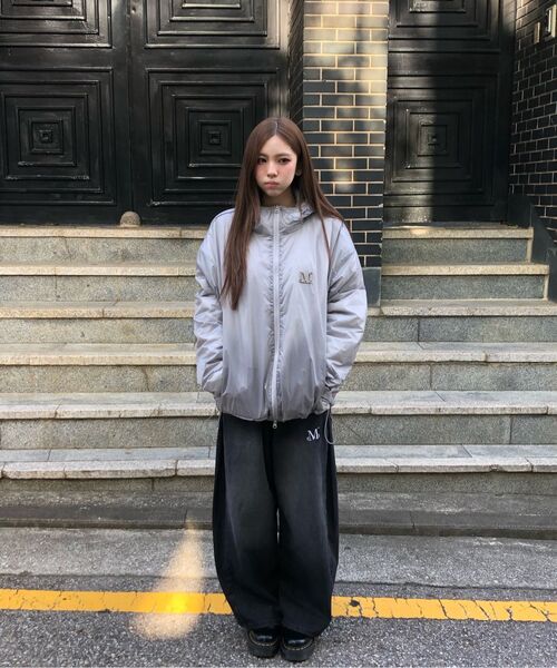 MUCENT(ムセント)の「パウエルメタルロゴ軽量ダウン男女共用(2カラー)(ダウンジャケット/コート・レディース・ブラック/グレー・FREE)」の11枚目の写真