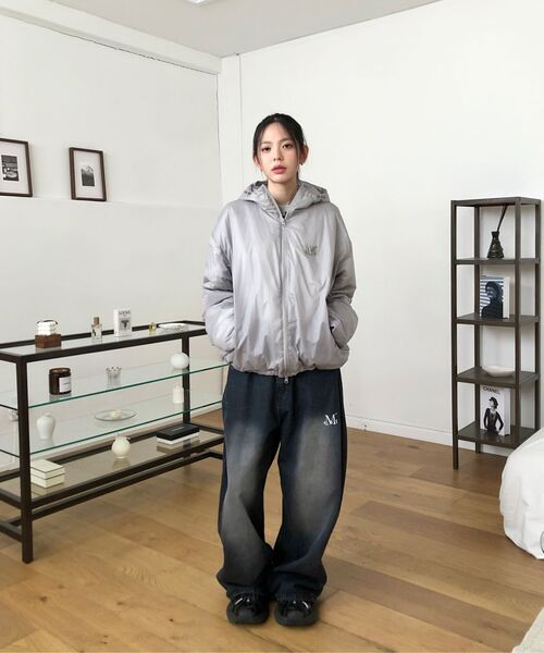 MUCENT(ムセント)の「パウエルメタルロゴ軽量ダウン男女共用(2カラー)(ダウンジャケット/コート・レディース・ブラック/グレー・FREE)」の3枚目の写真