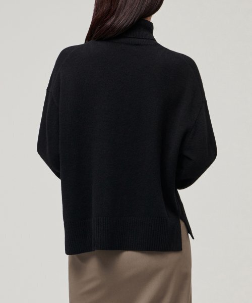 MUSINSA STANDARD WOMAN（ムシンサスタンダードウーマン）の「レディースラムウールリラックスタートルネックニット[ブラック]（ニット/セーター・レディース・その他・LARGE/X-SMALL/SMALL/MEDIUM）」の3枚目の写真