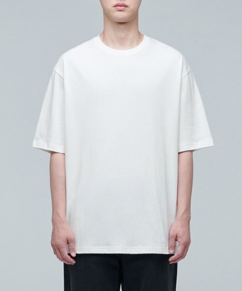 MUSINSA STANDARD（ムシンサスタンダード）の「リラックスフィットクルーネックTシャツ2 [クリーム]（Tシャツ/カットソー・メンズ・その他・MEDIUM/LARGE/X-LARGE/XX-LARGE/XXX-LARGE/SMALL）」の2枚目の写真