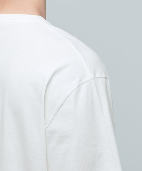 MUSINSA STANDARD（ムシンサスタンダード）の「リラックスフィットクルーネックTシャツ2 [クリーム]（Tシャツ/カットソー・メンズ・その他・MEDIUM/LARGE/X-LARGE/XX-LARGE/XXX-LARGE/SMALL）」の6枚目の写真