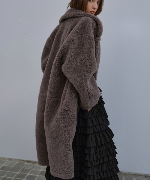 LE CIEL BLEU（ルシェルブルー）の「フェイクシャーリングコクーンコート / Faux Shearling Cocoon Coat（その他アウター・レディース・キャメル/グレー・36）」の3枚目の写真