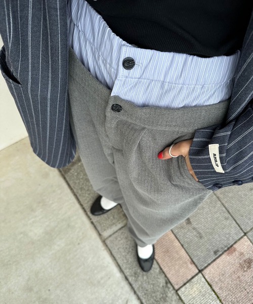 INTERPLAY（インタープレイ）の「【INTERPLAY x AYA】Double waist Compressed Pants（その他パンツ・レディース・グレー/アイボリー・MEDIUM/SMALL）」の10枚目の写真