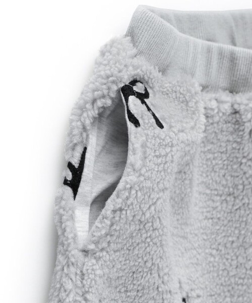 BRANSHES（ブランシェス）の「【セットアップ対応】リボン総柄刺繍×ボアスカート（スカート・キッズ・グレー/アイボリー・80/100/90/150/110/120/130/140）」の5枚目の写真