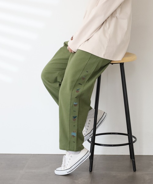 Emago(イマゴ)の「EMAGO 植木鉢刺繍ストレートパンツ(その他パンツ・レディース・カーキ/ベージュ/ブラウン・FREE)」の3枚目の写真
