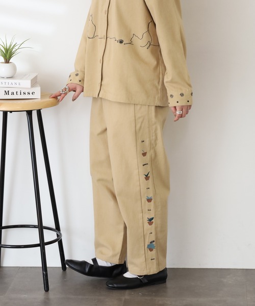 Emago(イマゴ)の「EMAGO 植木鉢刺繍ストレートパンツ(その他パンツ・レディース・カーキ/ベージュ/ブラウン・FREE)」の8枚目の写真