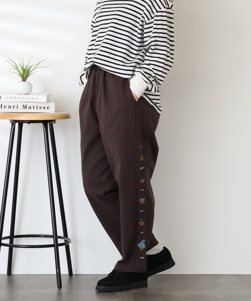 Emago(イマゴ)の「EMAGO 植木鉢刺繍ストレートパンツ(その他パンツ・レディース・カーキ/ベージュ/ブラウン・FREE)」の4枚目の写真