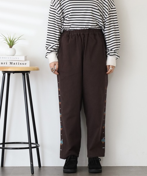 Emago(イマゴ)の「EMAGO 植木鉢刺繍ストレートパンツ(その他パンツ・レディース・カーキ/ベージュ/ブラウン・FREE)」の16枚目の写真