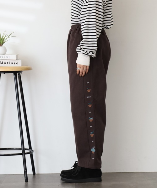 Emago(イマゴ)の「EMAGO 植木鉢刺繍ストレートパンツ(その他パンツ・レディース・カーキ/ベージュ/ブラウン・FREE)」の17枚目の写真