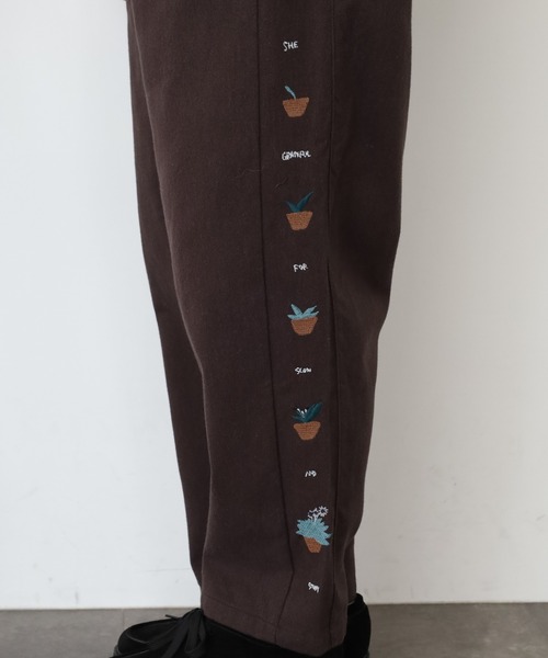 Emago(イマゴ)の「EMAGO 植木鉢刺繍ストレートパンツ(その他パンツ・レディース・カーキ/ベージュ/ブラウン・FREE)」の21枚目の写真