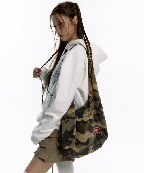 KASHIKO（カシコ）の「Camo Print shoulder Bag（ショルダーバッグ・レディース・その他・FREE）」の4枚目の写真
