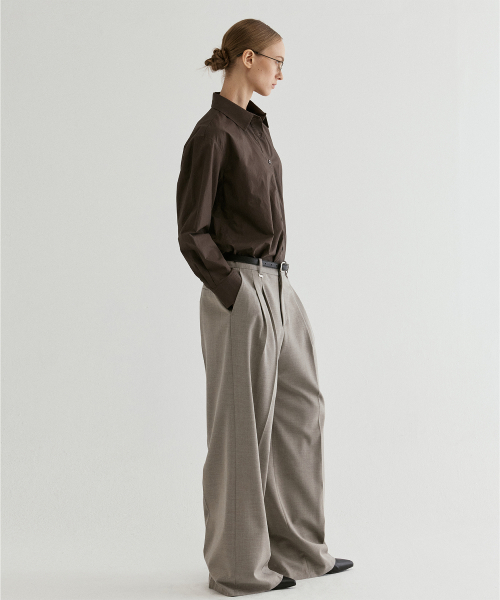 FROMWHERE(フロムウェア)の「Classic Cotton Long Sleeve Shirt Brown(ビジネスシャツ・レディース・その他・FREE)」の2枚目の写真
