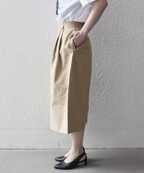 quaranciel(カランシエル)の「quaranciel:〈洗濯機可能〉タック Aライン ハーフ パンツ(その他パンツ・レディース・ベージュ/ネイビー・38/40)」の5枚目の写真