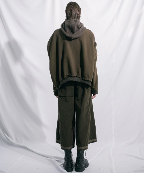 ASPARAGUS(アスパラガス)の「プリーツショルダーフードパーカー カーキ(パーカー・メンズ・その他・SMALL/MEDIUM/LARGE/X-SMALL)」の4枚目の写真