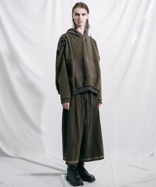 ASPARAGUS(アスパラガス)の「プリーツショルダーフードパーカー カーキ(パーカー・メンズ・その他・SMALL/MEDIUM/LARGE/X-SMALL)」の5枚目の写真