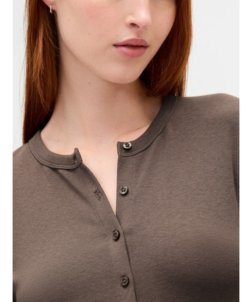 GAP（ギャップ）の「モダン クルーネック カーディガン（カーディガン/ボレロ・レディース・ブラック/ブラウン/ライトグレー・XS/S/M/L/XL/XXS）」の6枚目の写真