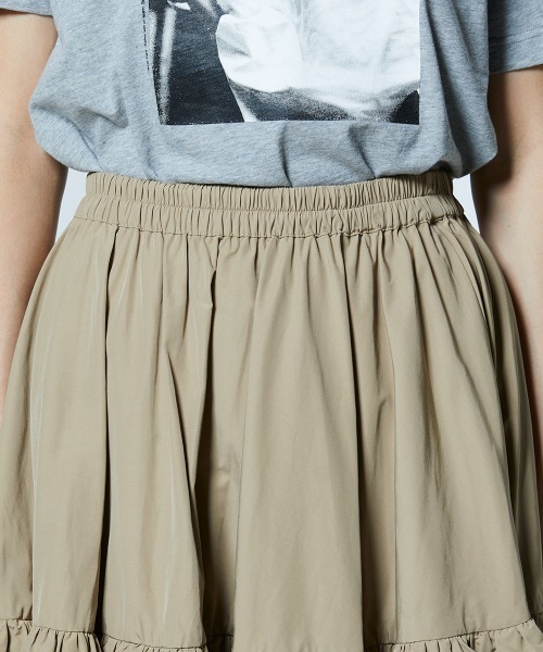 DOUBLE STANDARD CLOTHING（ダブルスタンダードクロージング）の「サマーブロード ティアードスカート（スカート・レディース・ベージュ/カーキ・38/36）」の6枚目の写真