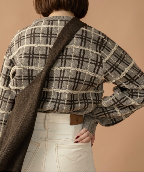 lawgy（ラウジー）の「mix pattern bicolor check rib knit / ミックスパターンバイカラーチェックリブニット（ニット/セーター・レディース・モカ/ホワイト×グレー/グレー・FREE）」の4枚目の写真