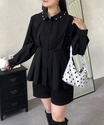 パール襟タックペプラムブラウス