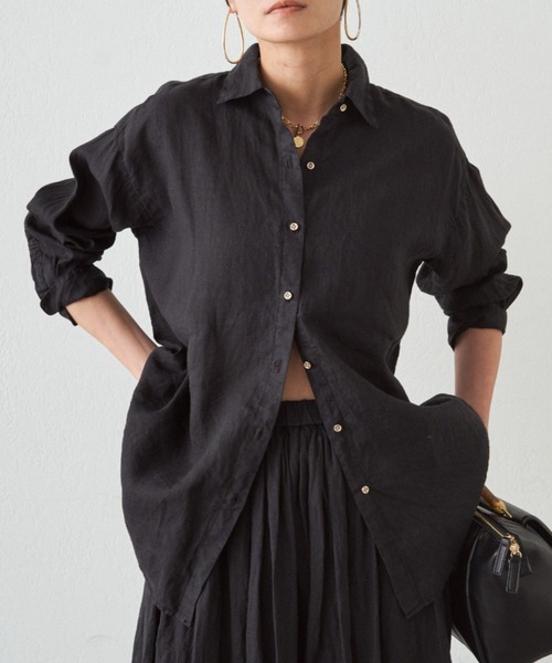 LOUNGEDRESS（ラウンジドレス）の「リネンバックタイシャツ（シャツ/ブラウス・レディース・キャメル/グリーン/ネイビー/イエロー/オフホワイト/ブラック/ブルー・FREE）」の3枚目の写真