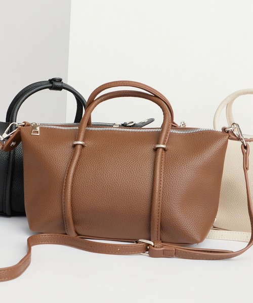 AO2(アオズ)の「Round-Shaped Faux Leather 2-Way Handbag / ラウンド型 フェイクレザー 2WAYハンドバッグ 秋 秋服 2026年秋冬(ショルダーバッグ・レディース・グレー/ブラック/ホワイト/ブラウン/ベージュ・FREE)」の4枚目の写真
