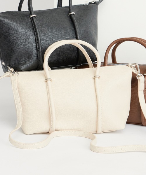 AO2(アオズ)の「Round-Shaped Faux Leather 2-Way Handbag / ラウンド型 フェイクレザー 2WAYハンドバッグ 秋 秋服 2026年秋冬(ショルダーバッグ・レディース・グレー/ブラック/ホワイト/ブラウン/ベージュ・FREE)」の2枚目の写真