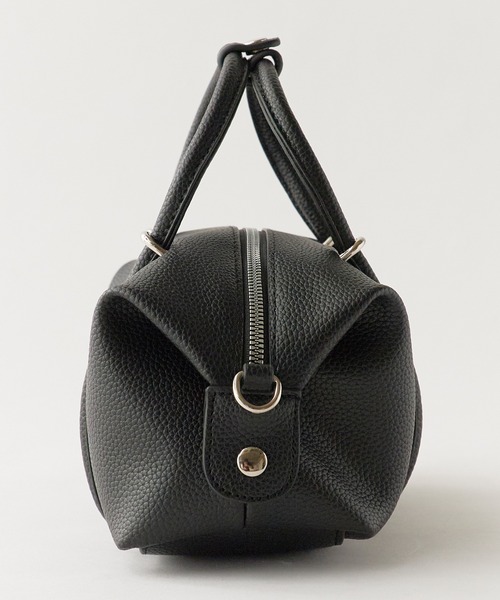 AO2(アオズ)の「Round-Shaped Faux Leather 2-Way Handbag / ラウンド型 フェイクレザー 2WAYハンドバッグ 秋 秋服 2026年秋冬(ショルダーバッグ・レディース・グレー/ブラック/ホワイト/ブラウン/ベージュ・FREE)」の8枚目の写真