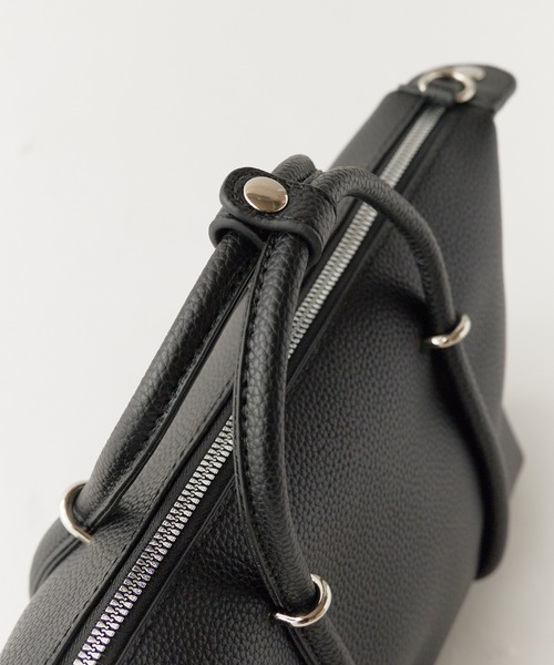 AO2(アオズ)の「Round-Shaped Faux Leather 2-Way Handbag / ラウンド型 フェイクレザー 2WAYハンドバッグ 秋 秋服 2026年秋冬(ショルダーバッグ・レディース・グレー/ブラック/ホワイト/ブラウン/ベージュ・FREE)」の18枚目の写真