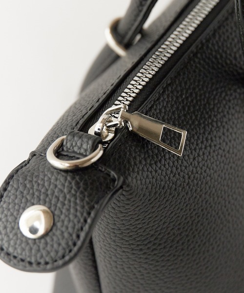 AO2(アオズ)の「Round-Shaped Faux Leather 2-Way Handbag / ラウンド型 フェイクレザー 2WAYハンドバッグ 秋 秋服 2026年秋冬(ショルダーバッグ・レディース・グレー/ブラック/ホワイト/ブラウン/ベージュ・FREE)」の17枚目の写真