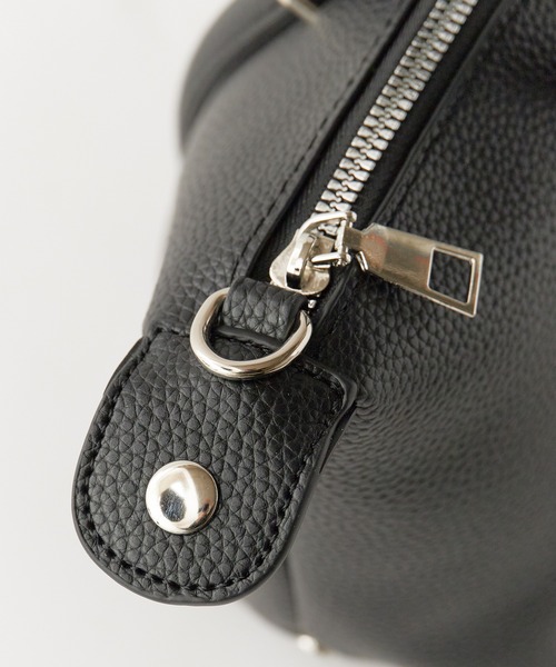 AO2(アオズ)の「Round-Shaped Faux Leather 2-Way Handbag / ラウンド型 フェイクレザー 2WAYハンドバッグ 秋 秋服 2026年秋冬(ショルダーバッグ・レディース・グレー/ブラック/ホワイト/ブラウン/ベージュ・FREE)」の16枚目の写真