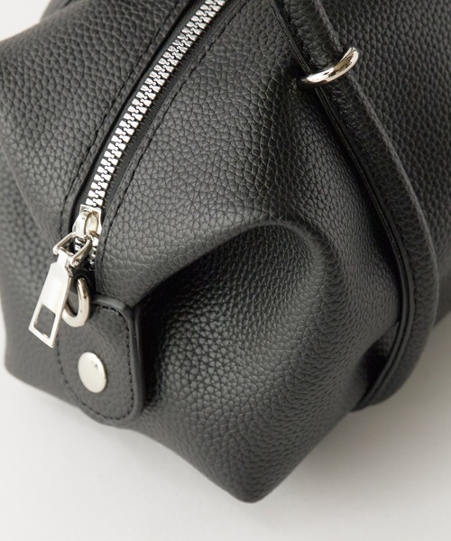 AO2(アオズ)の「Round-Shaped Faux Leather 2-Way Handbag / ラウンド型 フェイクレザー 2WAYハンドバッグ 秋 秋服 2026年秋冬(ショルダーバッグ・レディース・グレー/ブラック/ホワイト/ブラウン/ベージュ・FREE)」の12枚目の写真