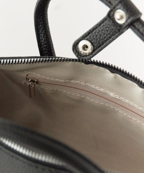 AO2(アオズ)の「Round-Shaped Faux Leather 2-Way Handbag / ラウンド型 フェイクレザー 2WAYハンドバッグ 秋 秋服 2026年秋冬(ショルダーバッグ・レディース・グレー/ブラック/ホワイト/ブラウン/ベージュ・FREE)」の11枚目の写真