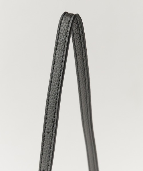 AO2(アオズ)の「Round-Shaped Faux Leather 2-Way Handbag / ラウンド型 フェイクレザー 2WAYハンドバッグ 秋 秋服 2026年秋冬(ショルダーバッグ・レディース・グレー/ブラック/ホワイト/ブラウン/ベージュ・FREE)」の21枚目の写真