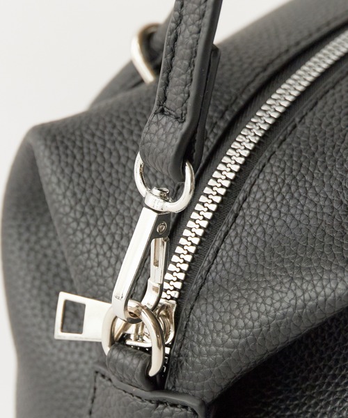 AO2(アオズ)の「Round-Shaped Faux Leather 2-Way Handbag / ラウンド型 フェイクレザー 2WAYハンドバッグ 秋 秋服 2026年秋冬(ショルダーバッグ・レディース・グレー/ブラック/ホワイト/ブラウン/ベージュ・FREE)」の19枚目の写真